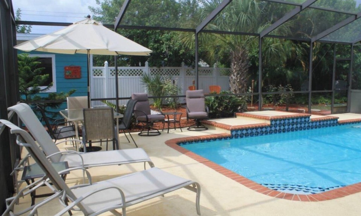 Sarasota House | Beautiful 4BR/2bath With HEATED POOL, Near Siesta Key & Lido Key Beach VR2400237