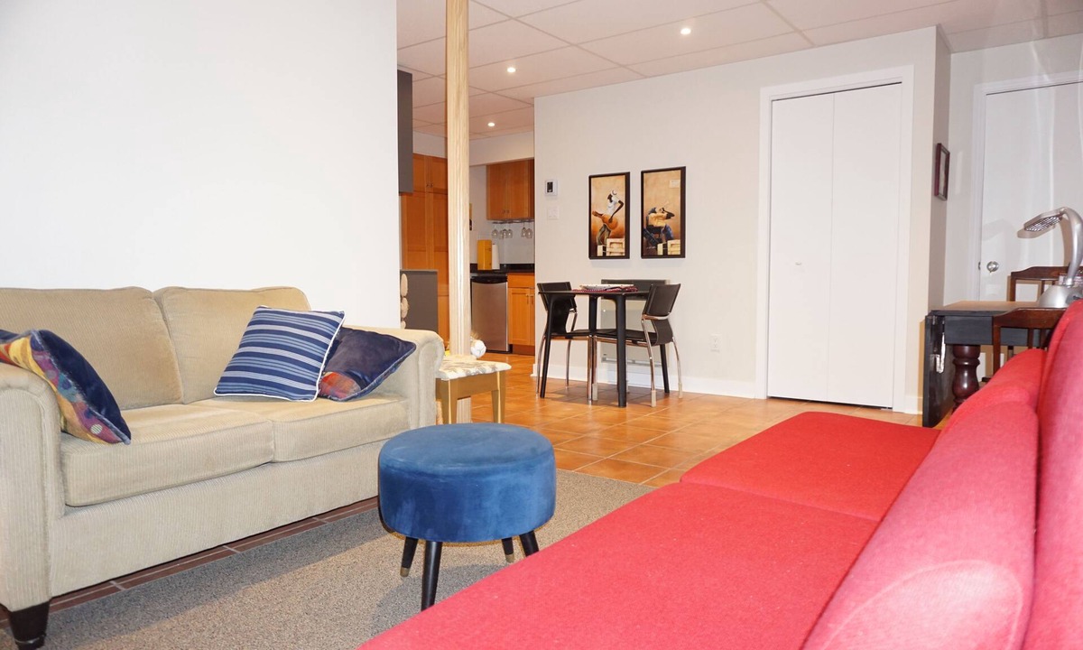 Cote-Des-Neiges—Notre-Dame-De-Grace Apartment | Beautiful apartment on a maple-lined street, close to the metro, min of 32 nights