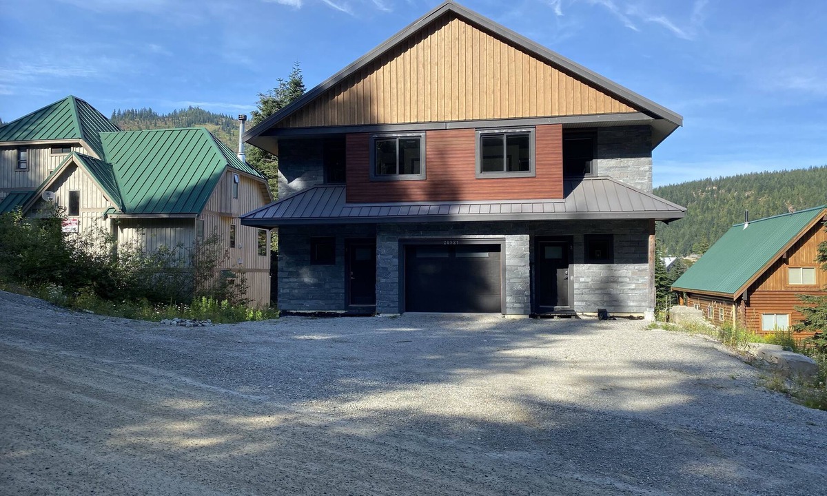 Hemlock Valley House | Beautiful cabin with hot tub, steam room, deck & directly across from ski lifts