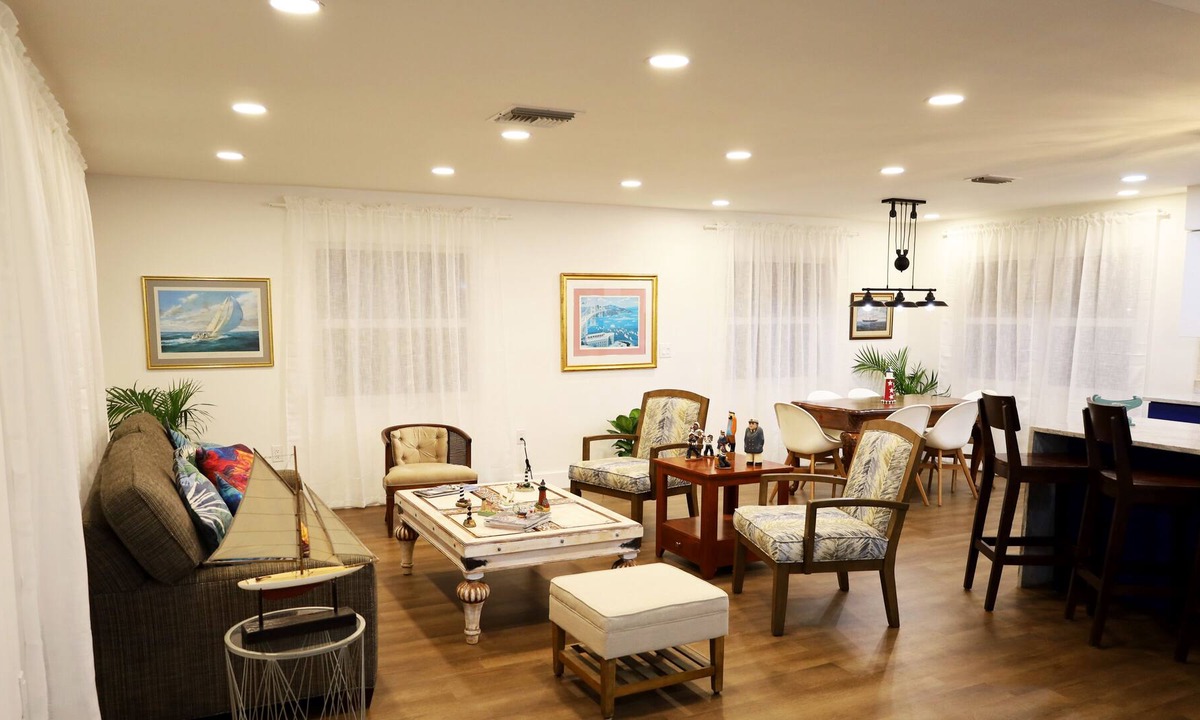 Valencia Villa | Beautiful Captains villa at historic Rockledge neighborhood