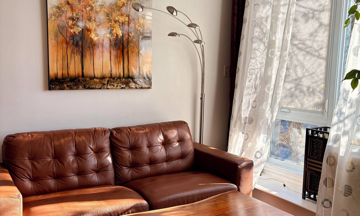 Ville-Marie Condo | Beautiful condo downtown Montreal with a rooftop swimming pool