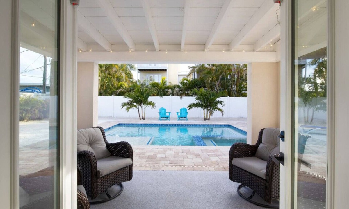Holmes Beach Cottage | Beautiful New Pool/Spa, Steps to Sand & Restaurants, Golf Cart Included