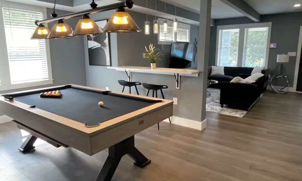 Brookland House | Beautiful Newly Renovated 3 Bedroom Home. Pool Table, Play Station and More.
