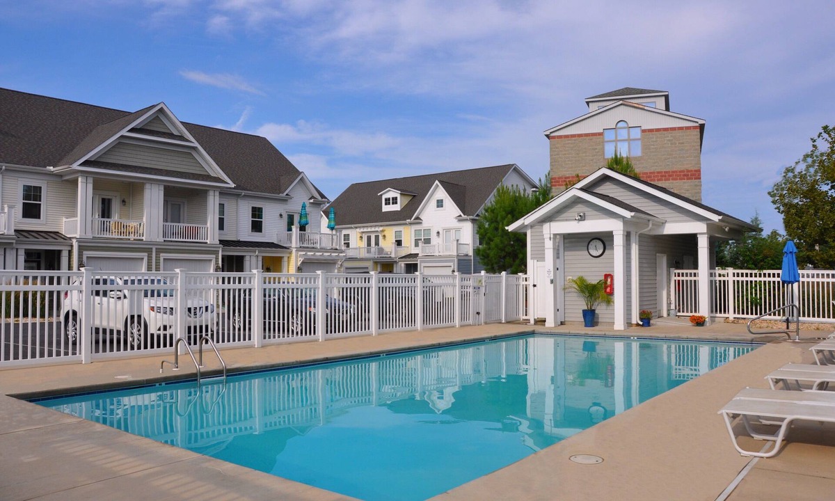 Rehoboth Beach House | Beautiful Rehoboth Beach Townhouse w/Pool Sleeps 8