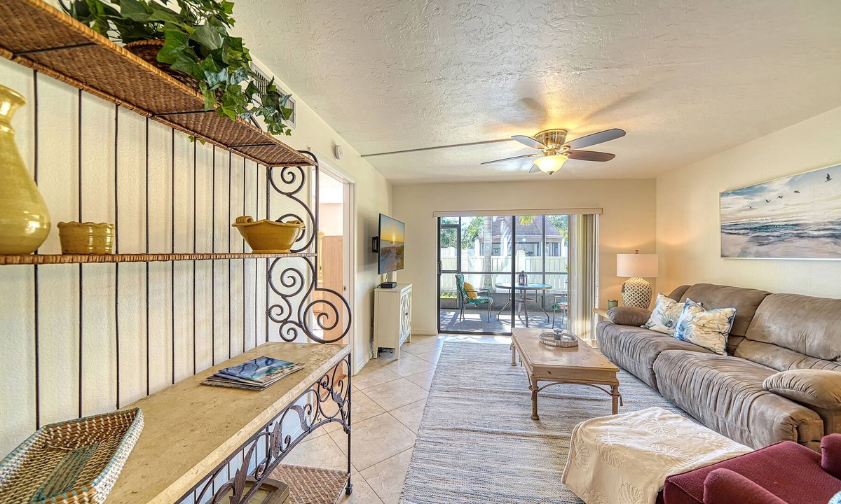 Gulf Gate Estates Condo | Beautiful remodeled condo minutes away from Siesta Key!