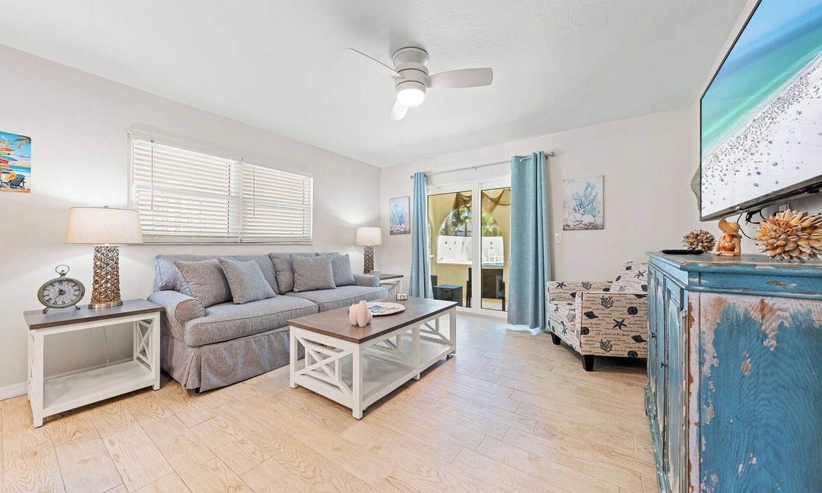 Siesta Key Villa | Beautiful Two Bedroom/Two Bath Bianco Sands, Quick Walk to Beach!