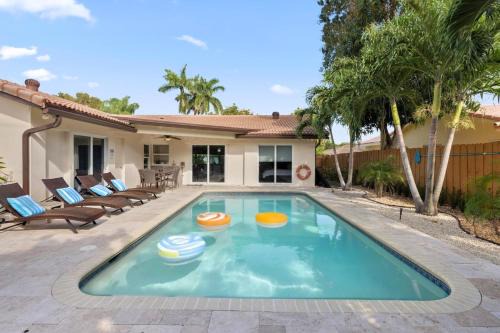 Boca Raton House | Beautiful Villa 4 BD 3 BA with Heated Private Pool, Close to Beach