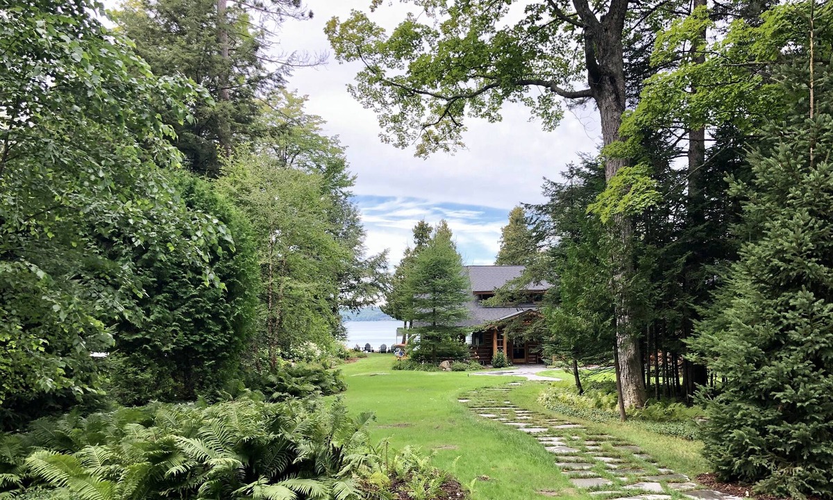 Walloon Lake Cottage | Beautiful Walloon Lake Cottage with Guest House