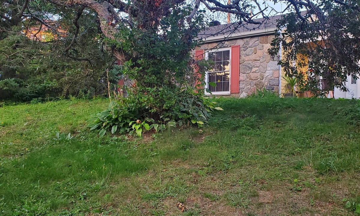 Cowansville House | Best price, special for summer book 8 days, 9th free. Cottage , fits 5