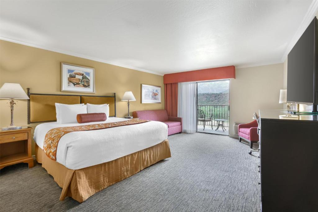 Uptown Sedona Hotel | Best Western Plus Arroyo Roble Hotel & Creekside Villas