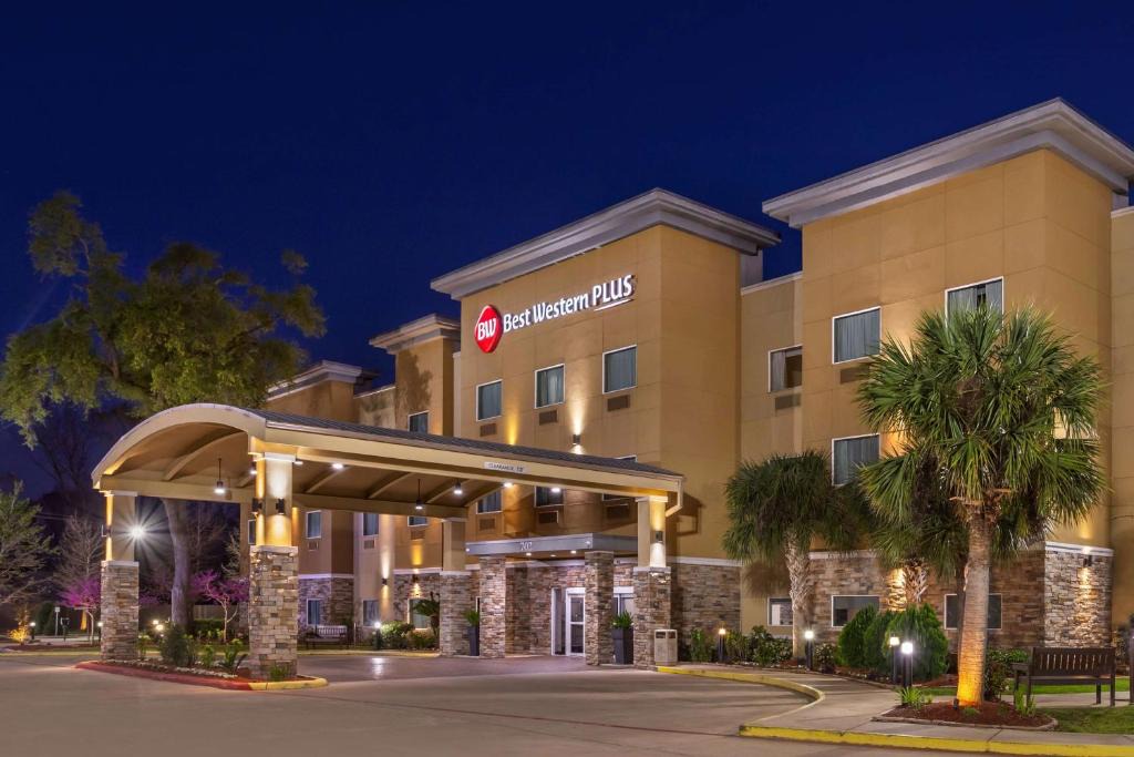 Lake Jackson Hotel | Best Western Plus Lake Jackson Inn & Suites