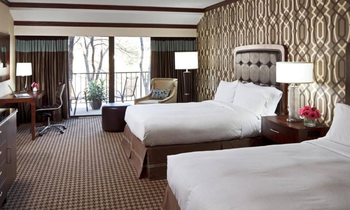 Alexandria West House | Better Choice for your Vacation! 2 Comfortable Units, Pool, Pet-friendly, Bar