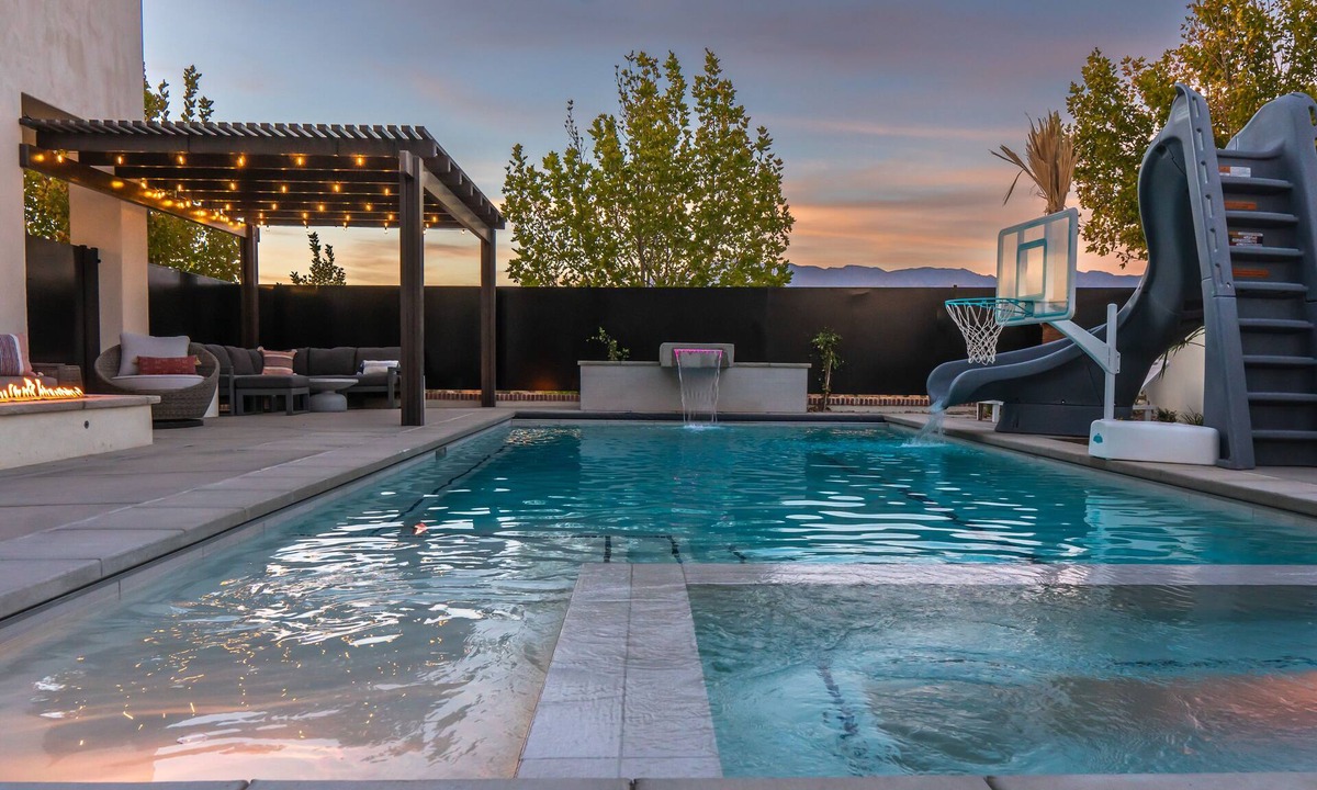 Hurricane Villa | Big Fun Retreat: Private Pool+Spa: Game Rooms + Golf : Near Sand Hollow