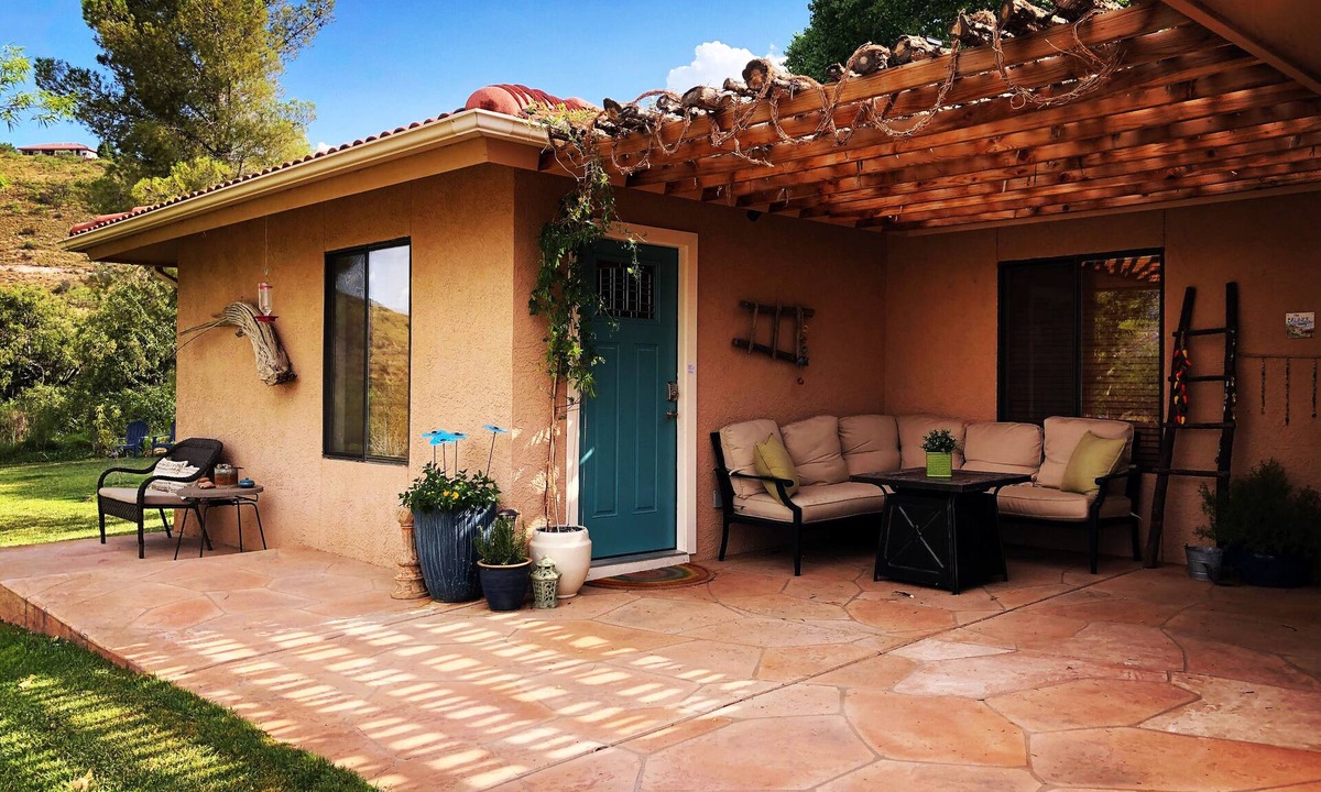 Clarkdale House | Bitter Creek Villa Suite - Hilltop Oasis—hot tub & free kayaking