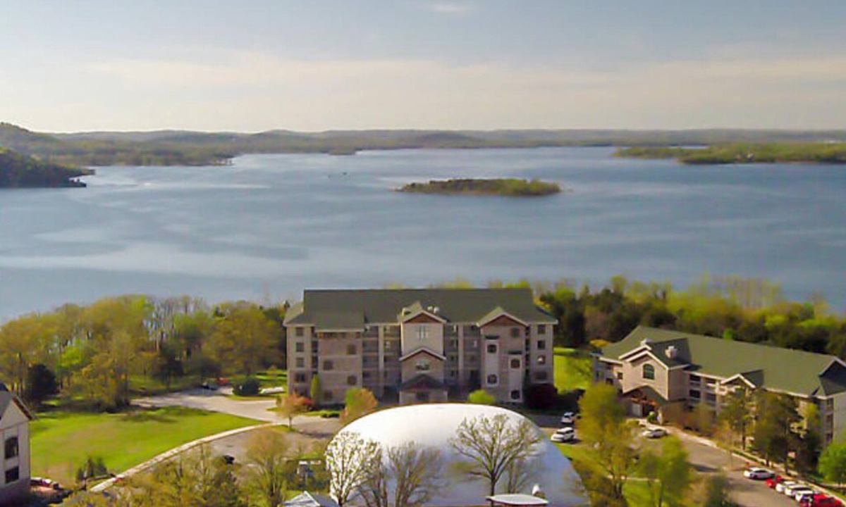 Big Cedars Cottage | BLOCK Paradise Point 2br