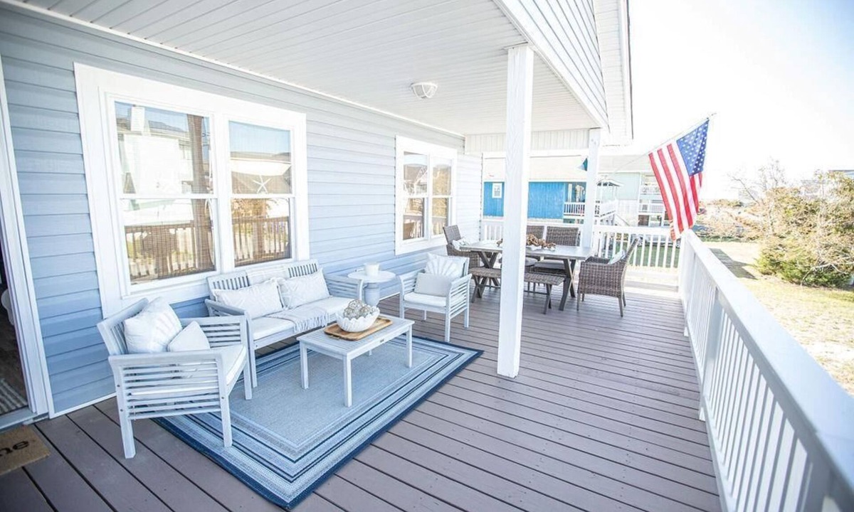 Holden Beach Cottage | Blue Crab Cottage: A spacious 4-bedroom retreat in Holden Beach, perfect for up to 9 guests.