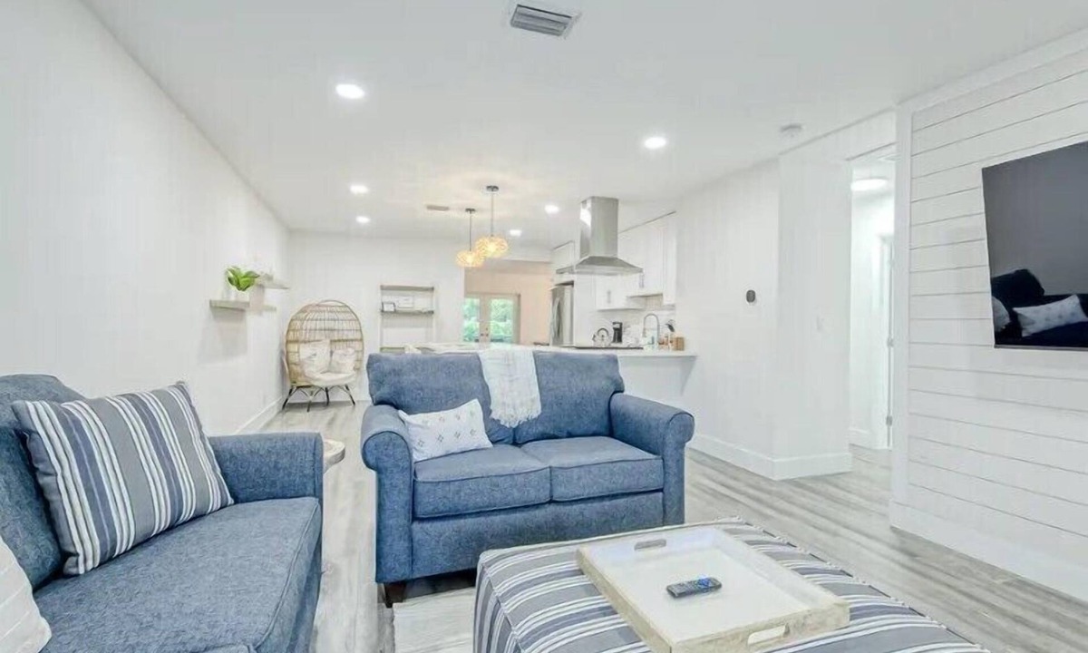 Deerfield Beach Villa | Blue Jewel - Coastal retreat by the beach with private patio including foosball