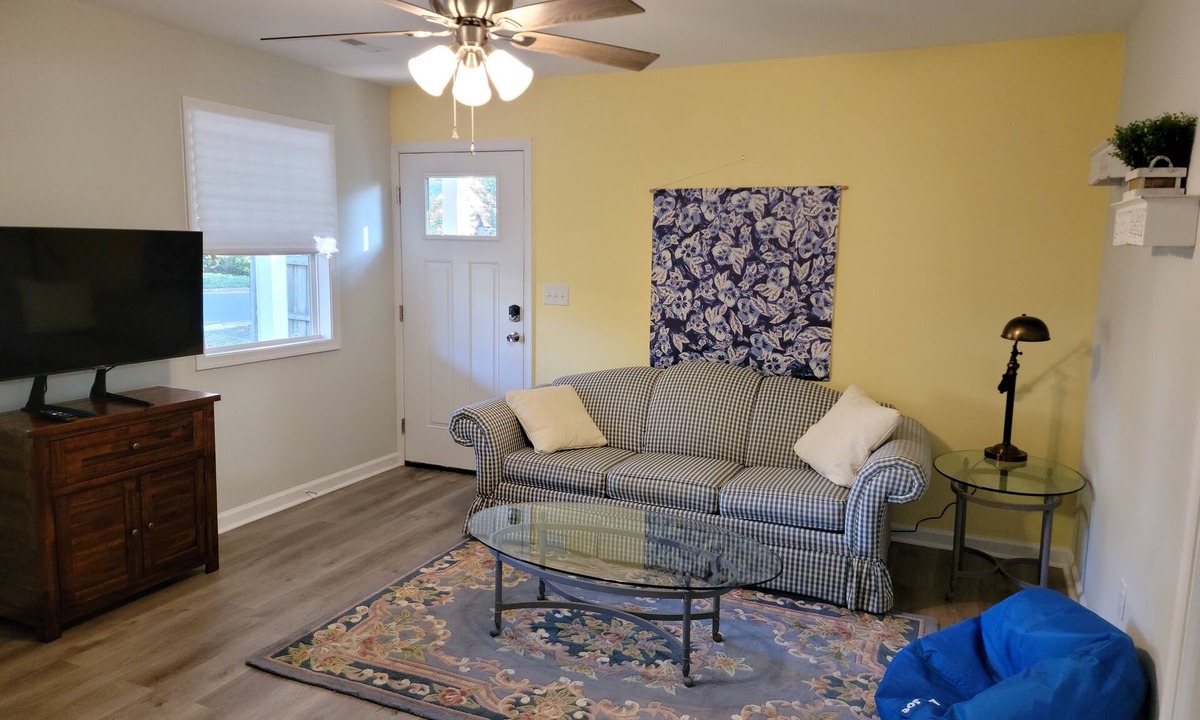 West Fairfax Cottage | Blue Ridge Avenue Guest House