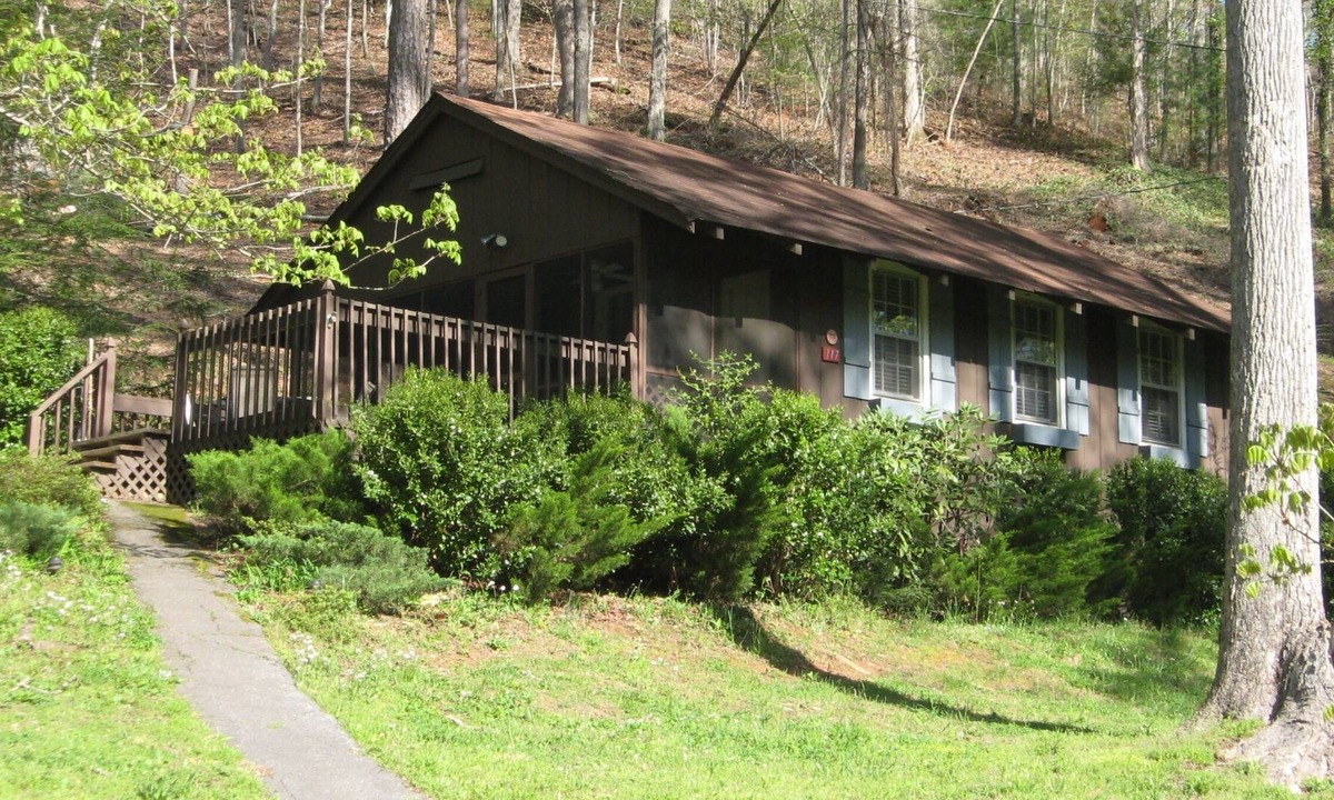 Unaka Cottage | Blue Shutter Cottage at Bear Paw - Great Mountain Getaway!