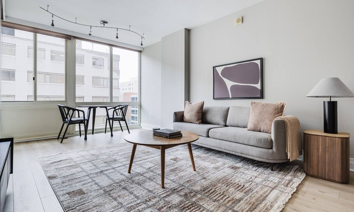 George Washington University Apartment | Blueground | Foggy Bottom, pool & gym, nr metro