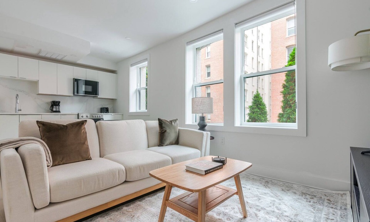 Kalorama Heights Apartment | Blueground | Kalorama Heights, fitness, nr Rock Creek Park
