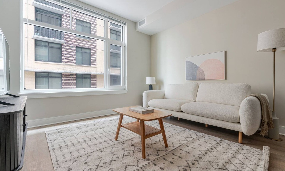 Woodmont Triangle Apartment | Blueground | Woodmont, pool & w/d, nr Bethesda Row