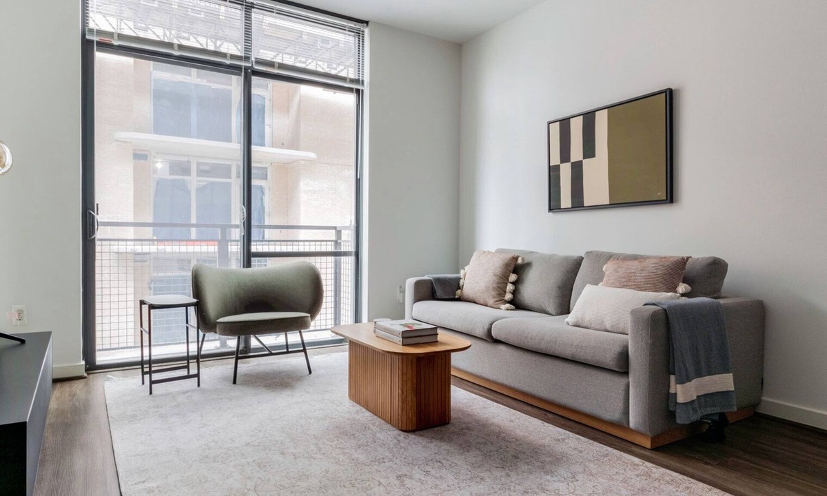 Woodmont Triangle Apartment | Blueground | Woodmont Triangle, pool, nr Bethesda