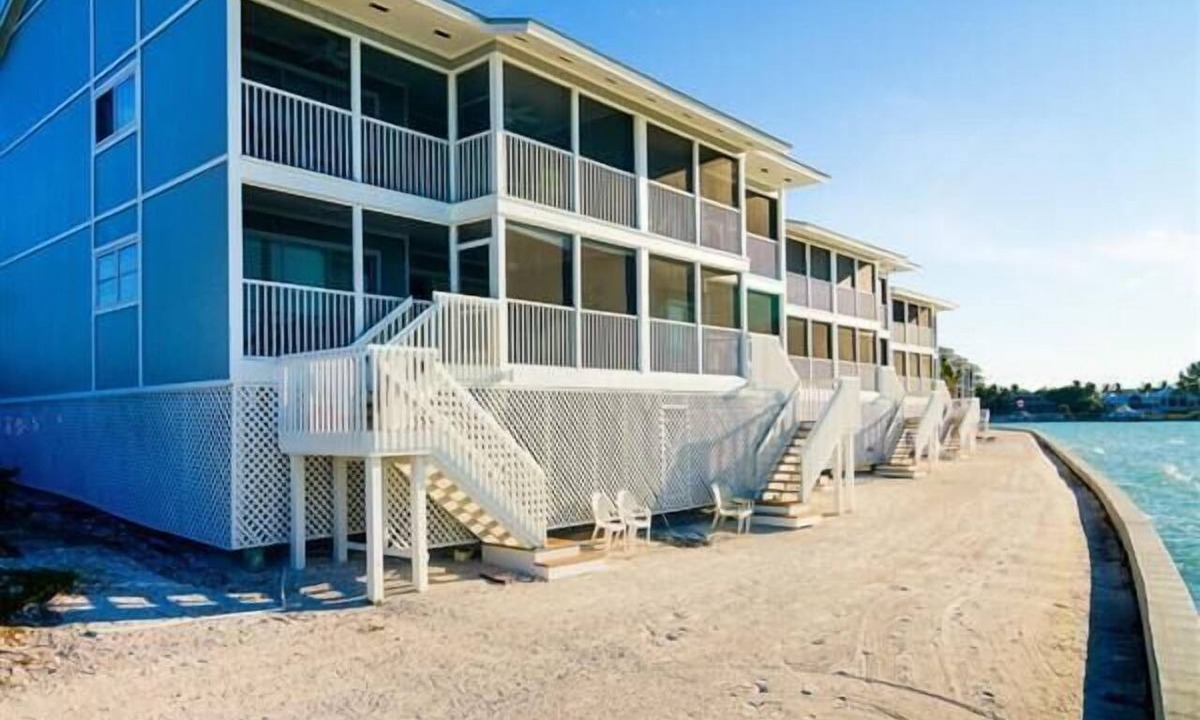 Gasparilla Island Condo | Boca Grande North - 75: A cozy 2BR retreat with water views in Boca Grande, FL.