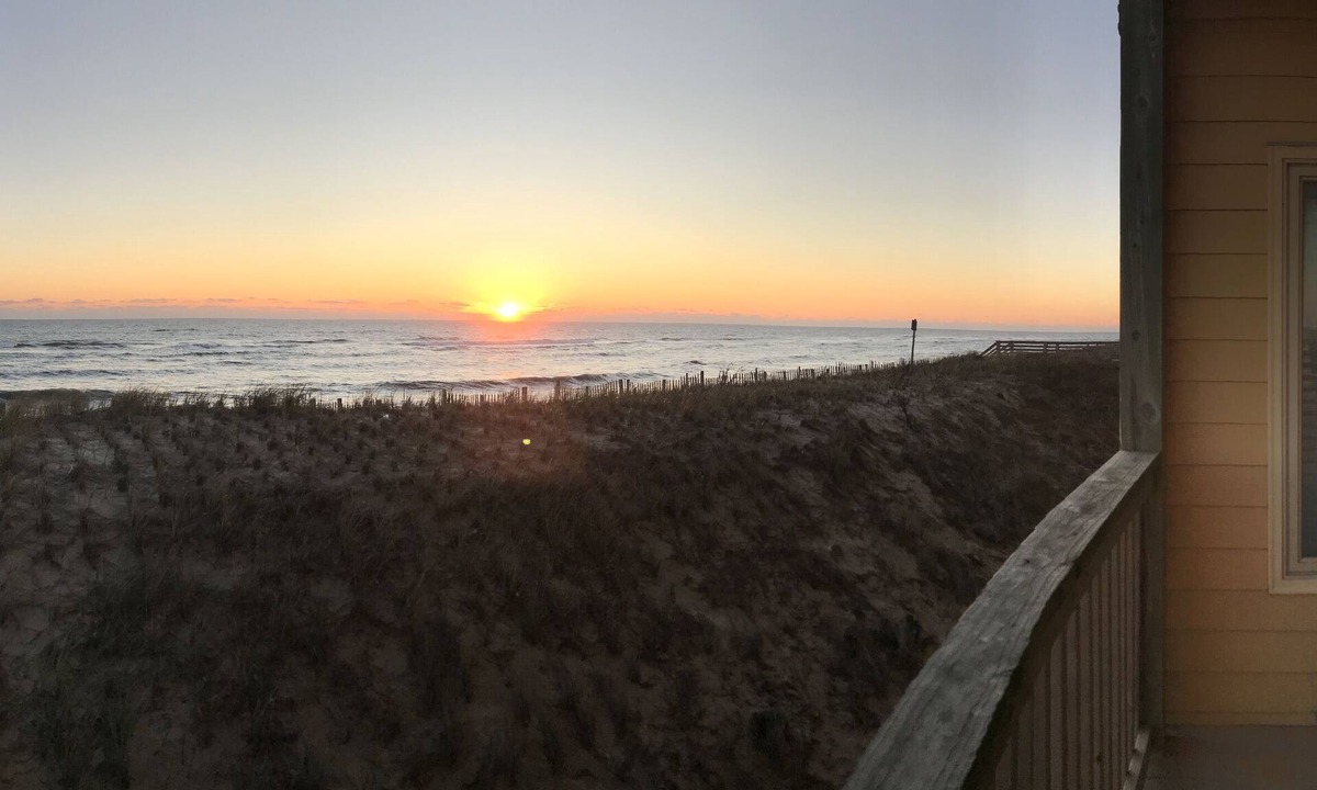 Kill Devil Hills Condo | ⭐️⭐️⭐️⭐️⭐️Booking summer 2026! Beautiful, modern condo on the beach. ⭐️⭐️⭐️⭐️⭐️