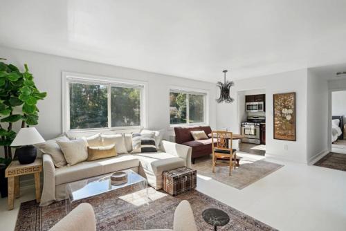 Aurora Highlands House | Boutique Flats on Fort Scott Drive -1BR exec suites, free parking