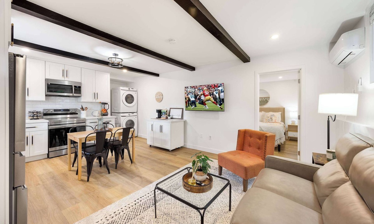 Picnic Point-North Lynnwood Apartment | Brand New 1BR Designer's Oasis 1min to I-5, Costo