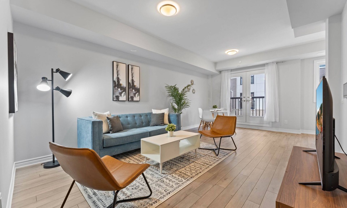 Oakville House | Brand New Luxury 2 Bedroom Oakville Townhouse with King Bed!