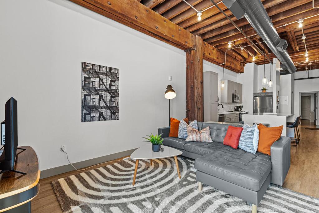 Downtown St. Louis Apartment | Brick & Bed Riverfront Lofts, G 208