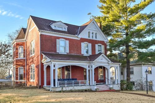 Atchison House | Bricks & Chance Luxury 5 BR home, NEAR Benedictine