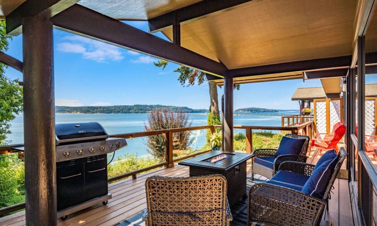 Poulsbo Villa | Bridgeview Lookout w/Vast Water Views & Hot Tub!