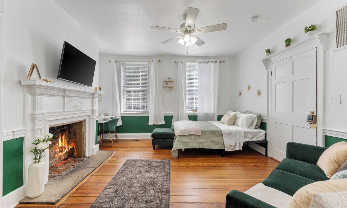 Old Town Fredericksburg Apartment | Bright and Spacious Studio in Heart of FXBG