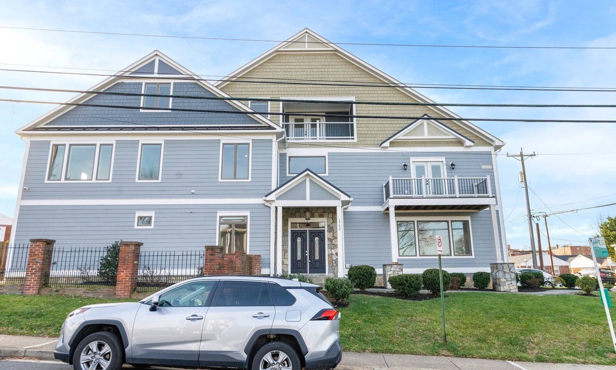 Addison Heights House | Bright , sunny, and inviting 5 bedroom w/a spacious floor plan + Movie Theater