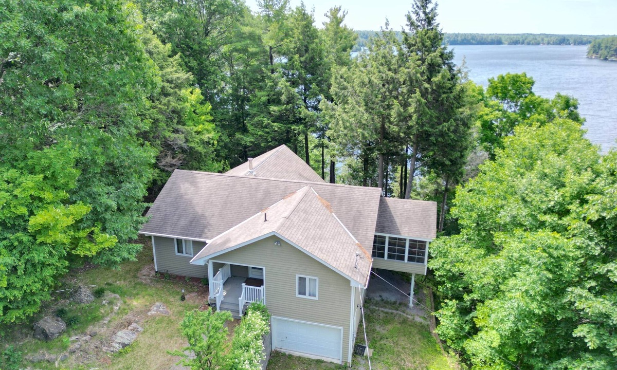 Rideau Lakes House | Evergreen Grove | Waterfront Cottage on Loon Lake