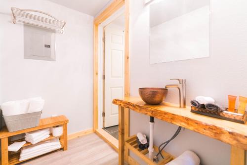 Susitna North Hotel | Cache Cabins