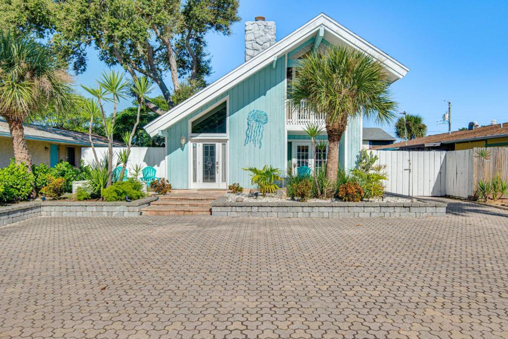 Port Canaveral House | Cape Canaveral Cottage w/Pool - Walk to Beach!