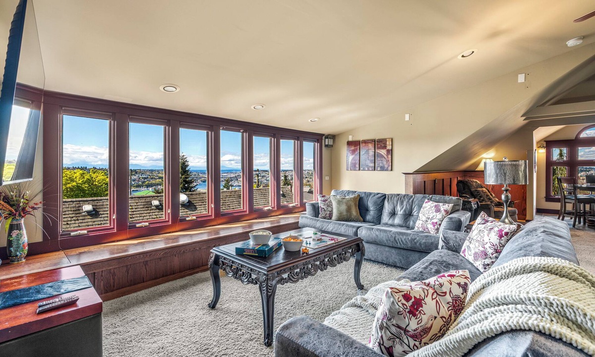 Capitol Hill House | Capitol Hill Charm: Lake & City Views! + Game Room