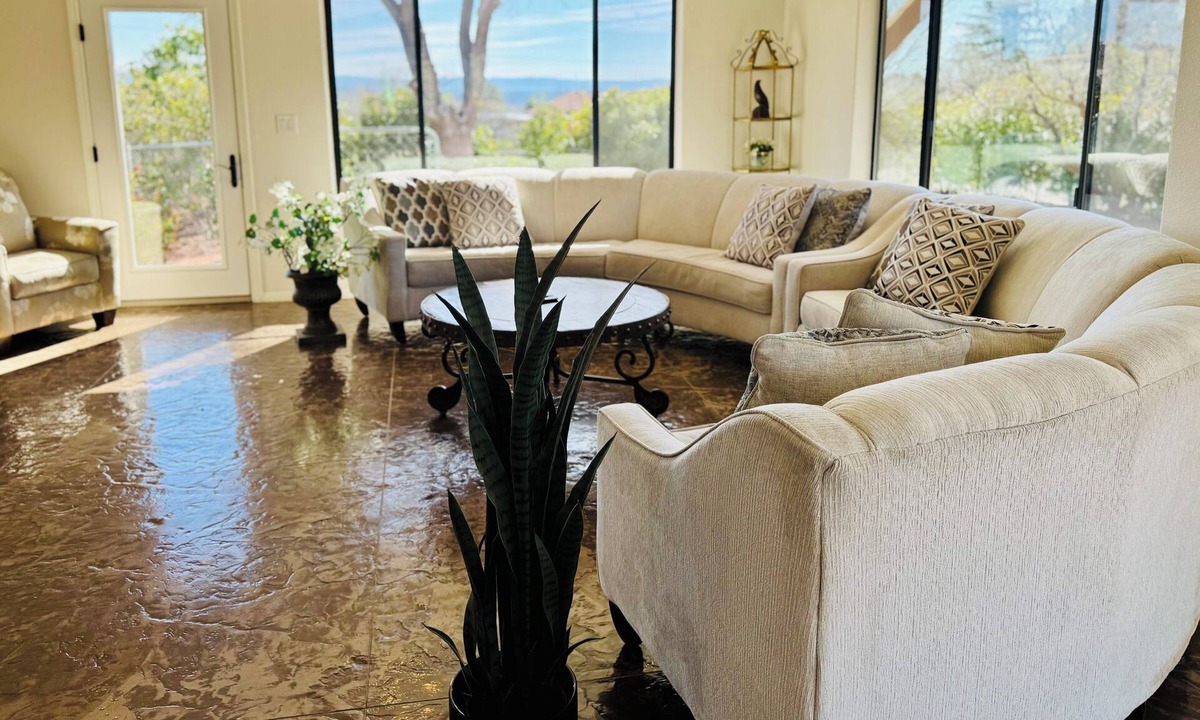 Cottonwood House | Casa de SOM - Pet & Visitor Friendly - Proceeds all go to SOM Non-Profit