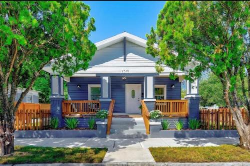 Ybor City House | Casa De Ybor 3Bd, 2Bth, 4 beds, Historic Charm, Modern Lux