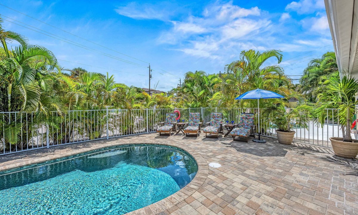 Siesta Key House | Casita Morning Star | Pet Friendly Home on Siesta Key, Heated Pool, Walk to Beach & South Village!