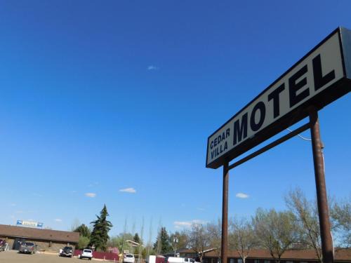 Foremost Hotel | Cedar Villa Motel