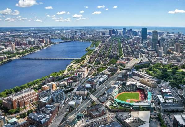 West Fens Apartment | Central Condo Fenway near RedSox Green Line w Gym