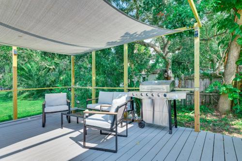 Merritt Island House | Centrally Located Merritt Island Cottage w/Deck!