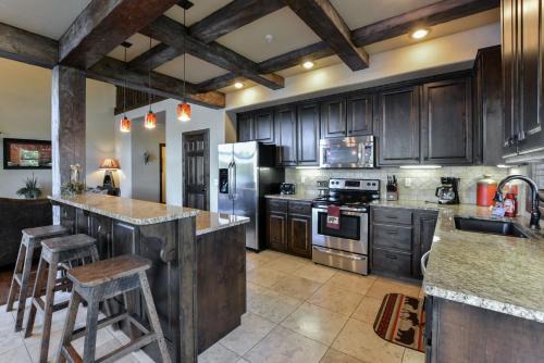 Lampe House | Chalets Resort Luxury Lakefront Villa Amazing View 2 Pools Free Amenities Dock