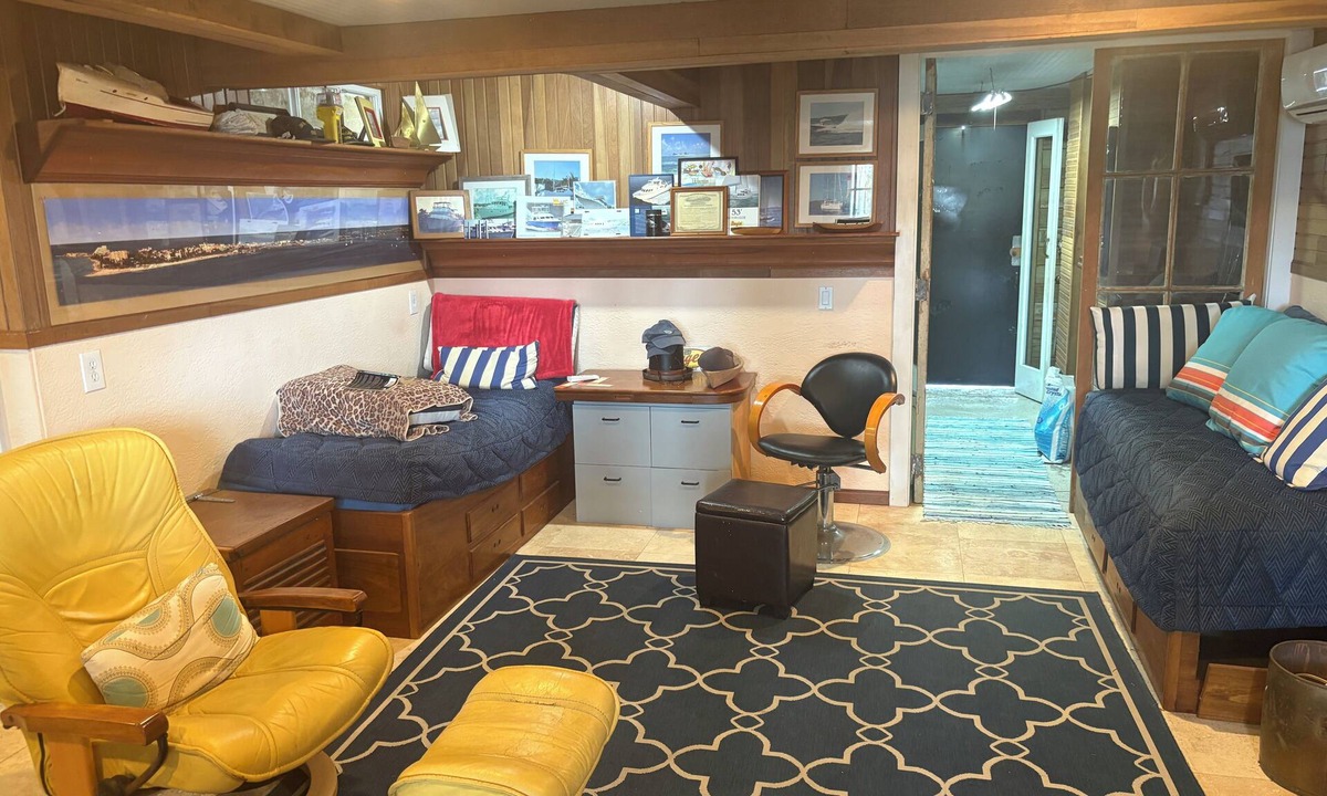 Key West Cottage | Charming 1-bedroom cottage in brilliant Stock Island Artistic marina