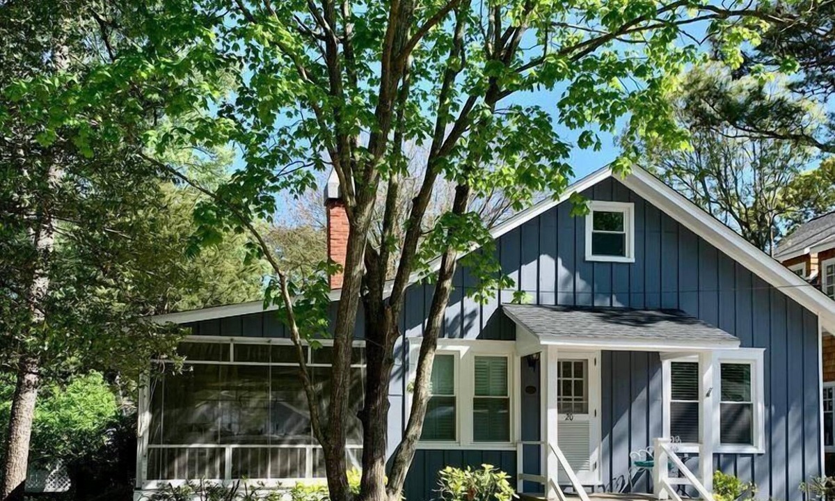 The Pines Cottage | Charming 1925 Cottage Near Beach - Sleeps 10, Fully Remodeled, Spacious Porches